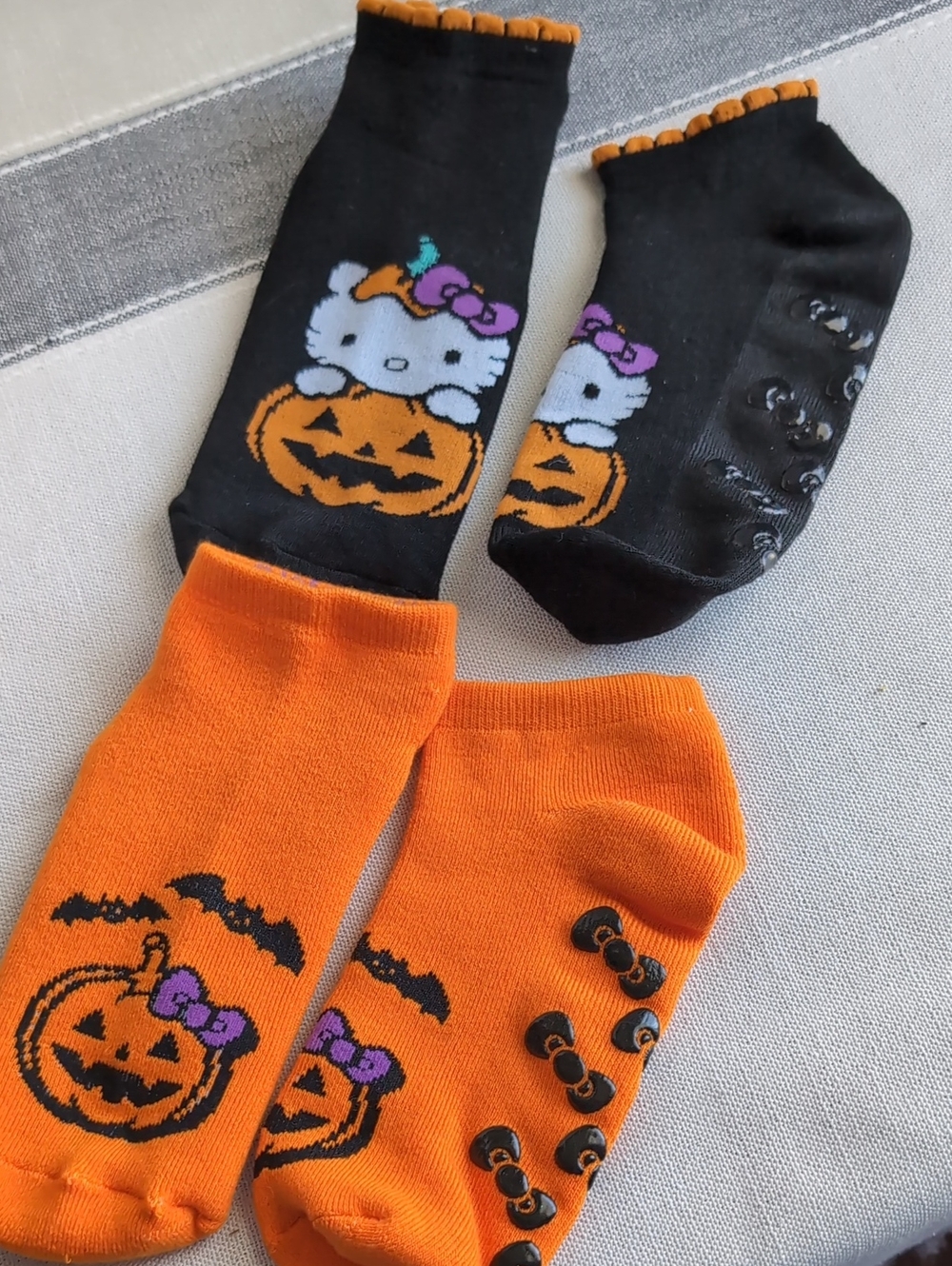 Hello Kitty Halloween Pumpkin Grip Socks S/2
